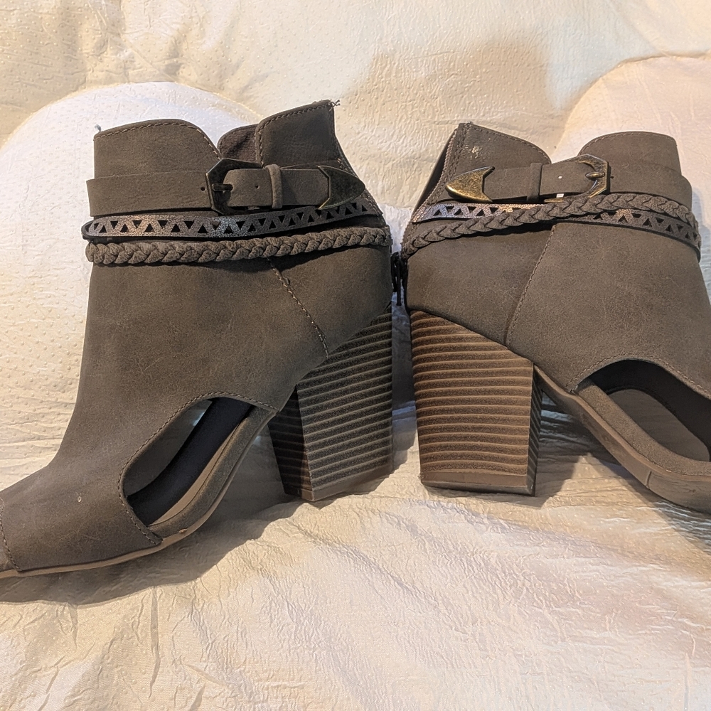 Elegant Dusty Brown Ankle Booties